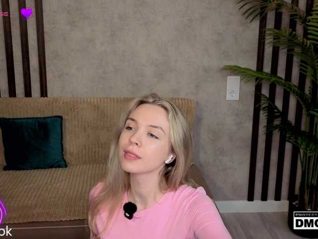 Hollywww's BongaCams show and profile