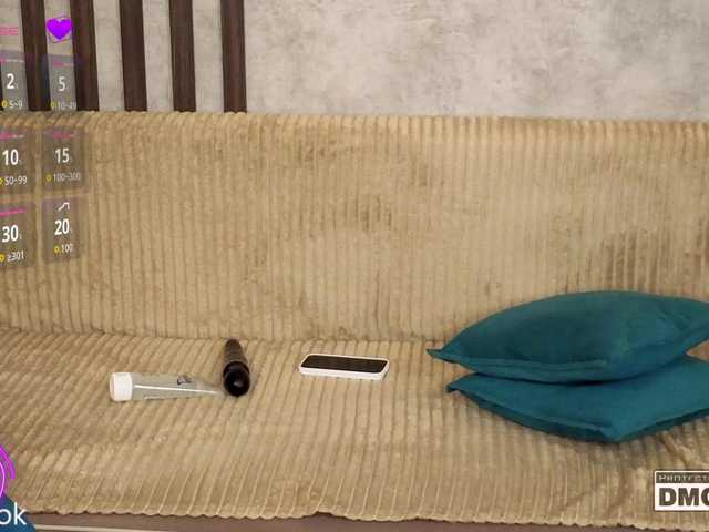 Hollywww's BongaCams show and profile