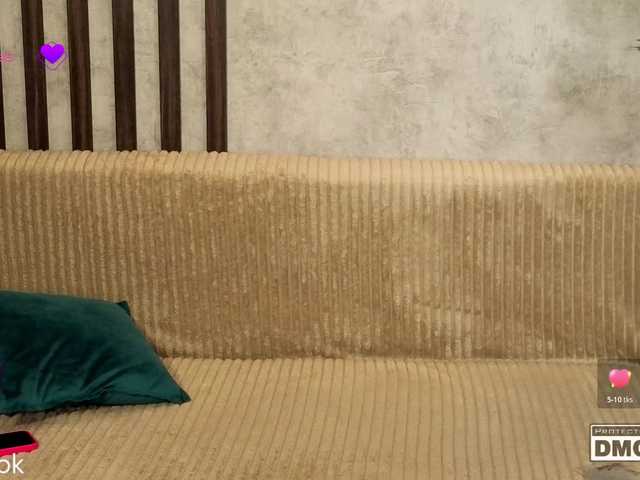 Hollywww's BongaCams show and profile