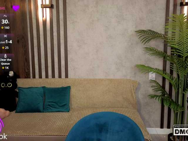 Hollywww's BongaCams show and profile