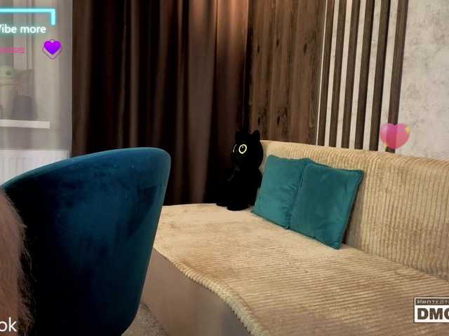 Hollywww's BongaCams show and profile