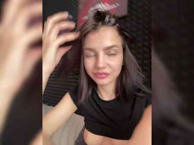 StrawberryGirl webcam