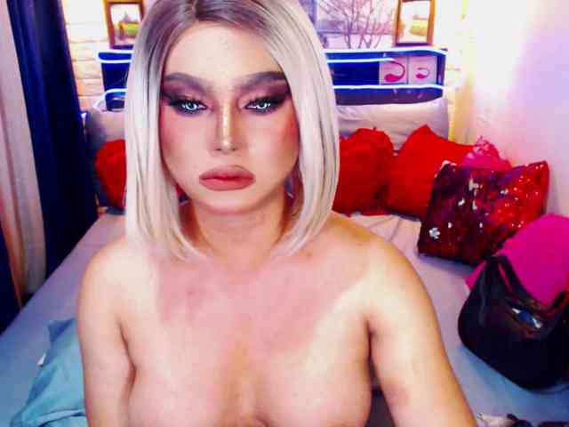 BeautifulStrange... Live Webcam on BongaCams