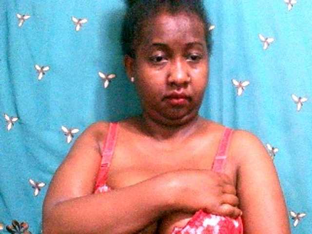 Sylivinaahh's BongaCams show and profile