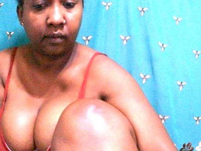 Sylivinaahh's BongaCams show and profile