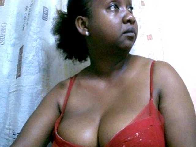 Sylivinaahh's BongaCams show and profile