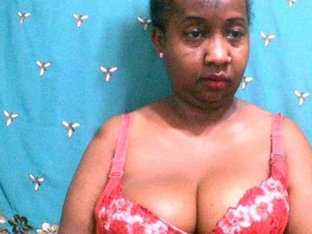 Sylivinaahh's BongaCams show and profile