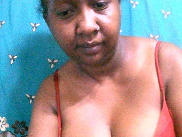 Sylivinaahh's BongaCams show and profile