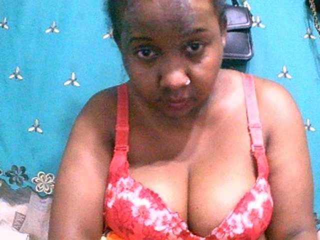 Sylivinaahh's BongaCams show and profile