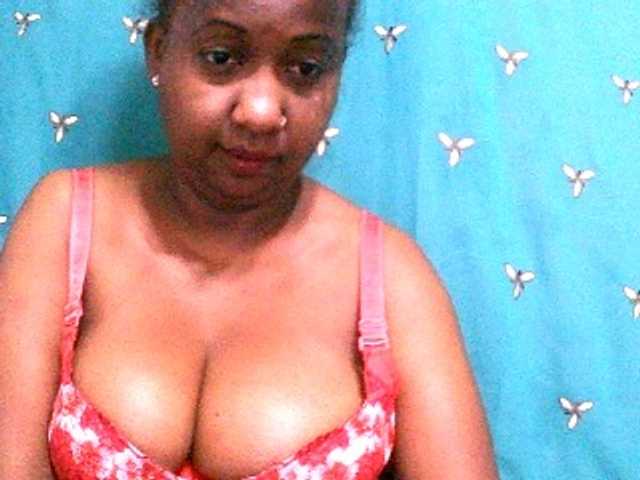 Sylivinaahh's BongaCams show and profile