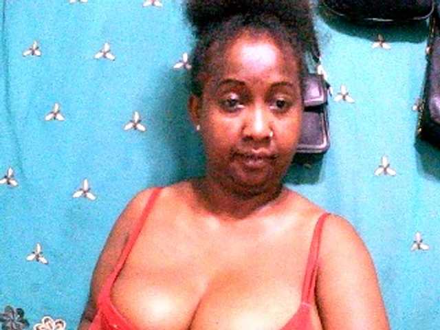 Sylivinaahh's BongaCams show and profile