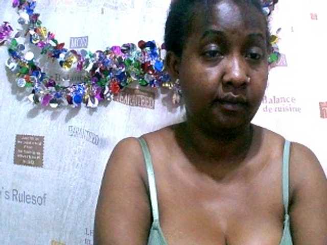 Sylivinaahh webcam bongacams model stream image