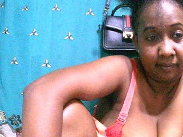 Sylivinaahh's BongaCams show and profile