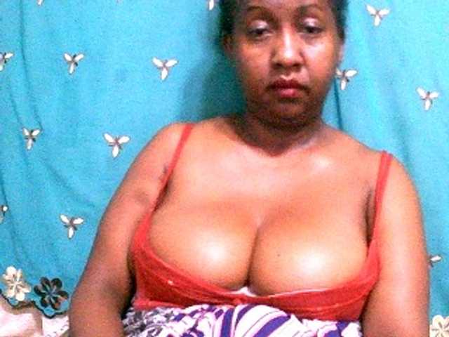 Sylivinaahh est une amatrice française, star de webcam porno, hypnotisant les spectateurs avec des shows privés sur BongaCams. Les principaux tags pour décrire Sylivinaahh sont : Ebony,Brunette,Hairy,