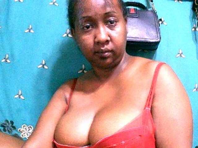 Sylivinaahh webcam bongacams model stream image