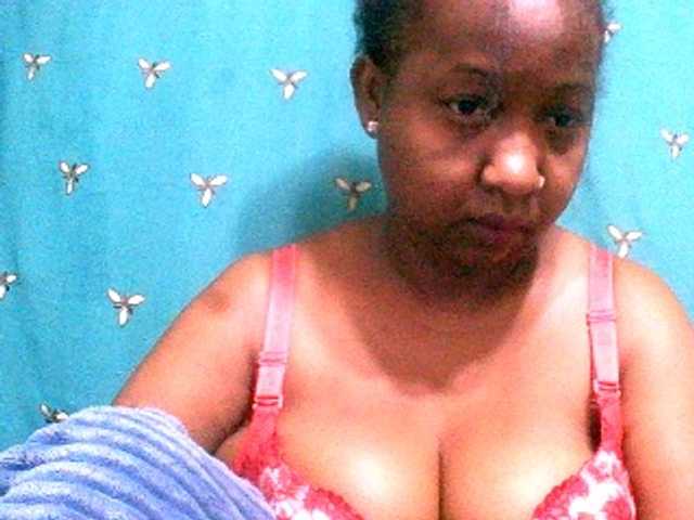 Sylivinaahh's BongaCams show and profile