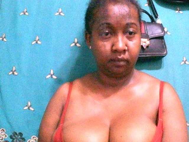 Sylivinaahh's BongaCams show and profile