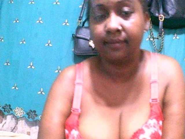 Sylivinaahh's BongaCams show and profile