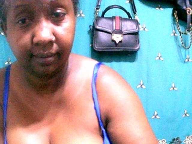 Sylivinaahh's BongaCams show and profile