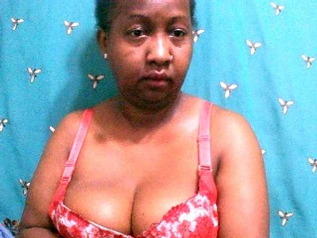 Sylivinaahh's BongaCams show and profile