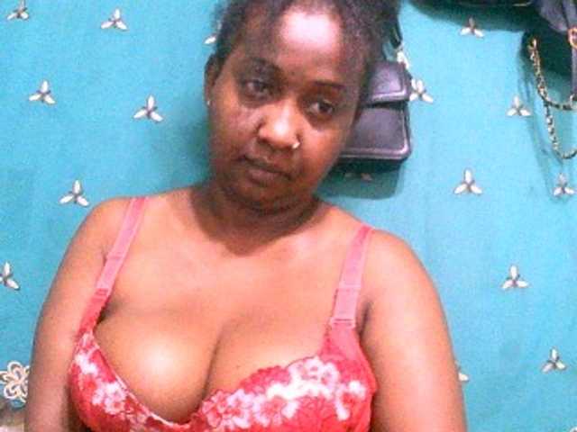 Sylivinaahh's BongaCams show and profile