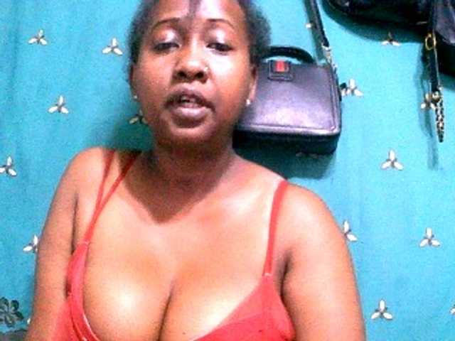 Sylivinaahh's BongaCams show and profile