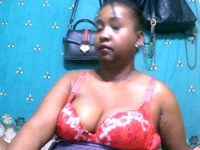 Sylivinaahh's BongaCams show and profile