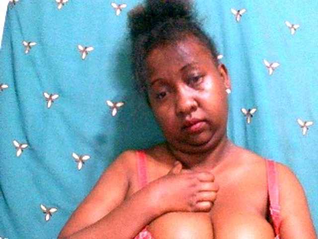 Sylivinaahh's BongaCams show and profile