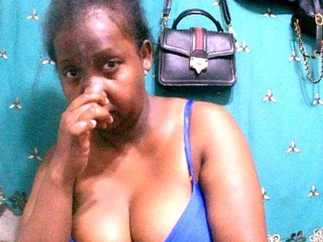 Sylivinaahh's BongaCams show and profile