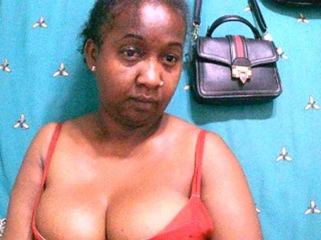 Sylivinaahh's BongaCams show and profile