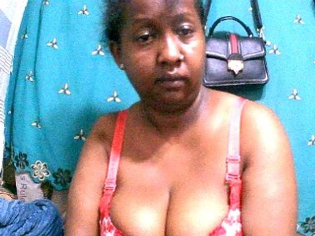 Sylivinaahh webcam bongacams model stream image