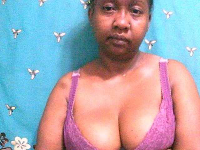 Sylivinaahh's BongaCams show and profile