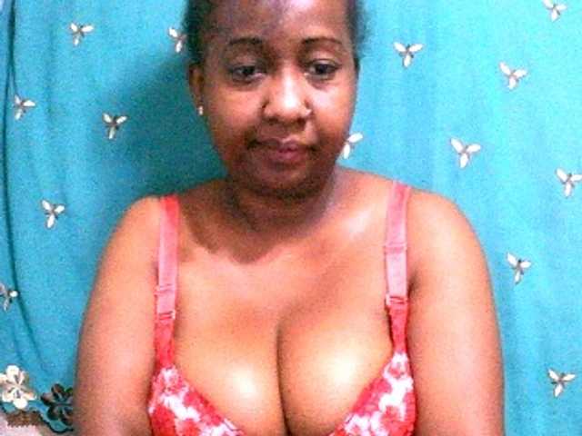 Sylivinaahh's BongaCams show and profile