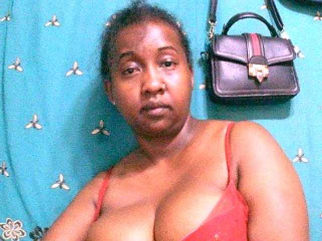 Sylivinaahh's BongaCams show and profile