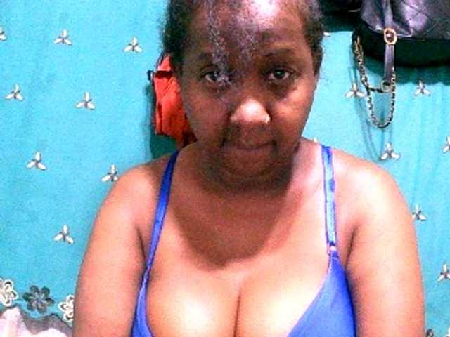 Sylivinaahh's BongaCams show and profile