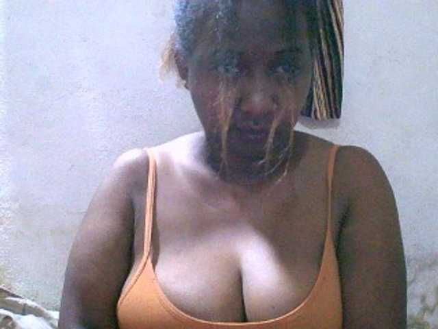 Sylivinaahh webcam bongacams model stream image