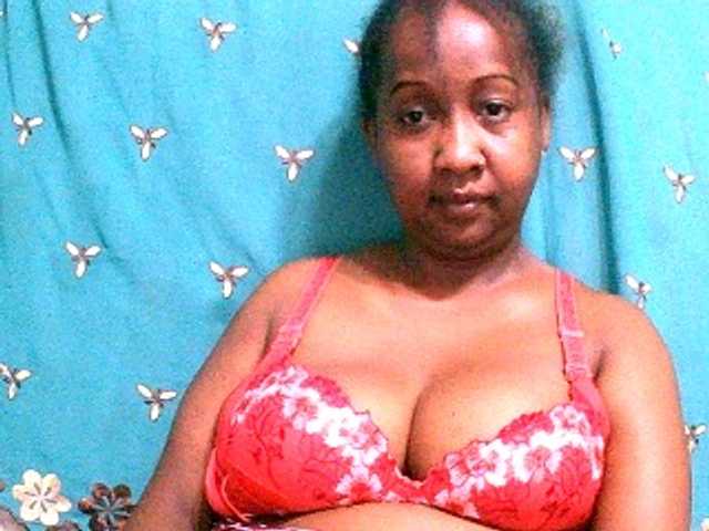 Sylivinaahh's BongaCams show and profile