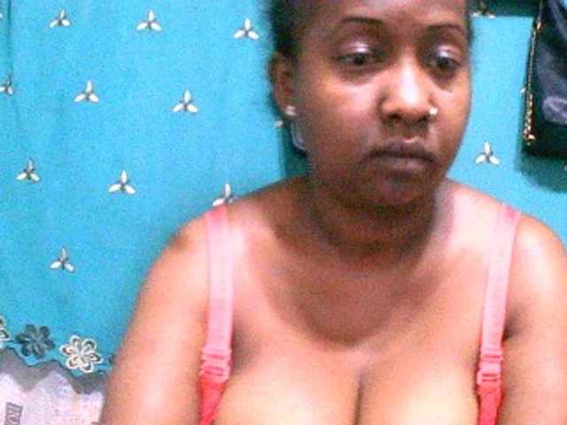 Sylivinaahh's BongaCams show and profile