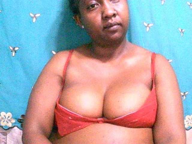 Sylivinaahh's BongaCams show and profile