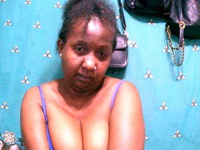 Sylivinaahh's BongaCams show and profile