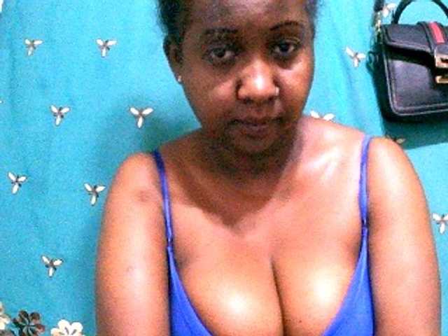 Sylivinaahh's BongaCams show and profile