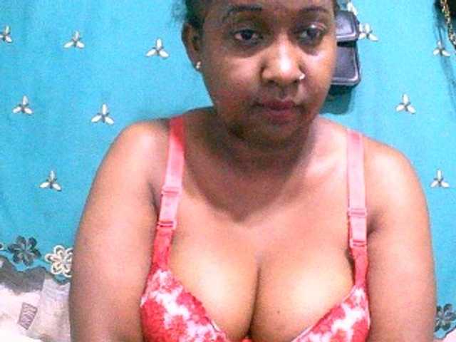 Sylivinaahh's BongaCams show and profile