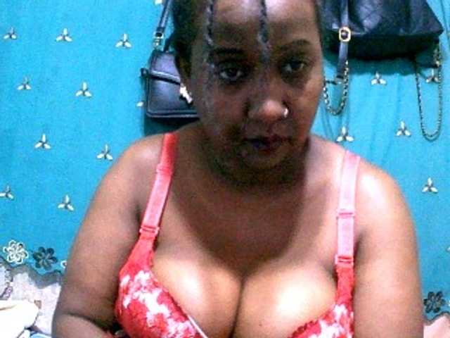 Sylivinaahh's BongaCams show and profile