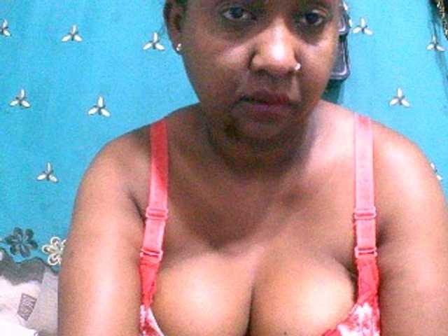 Sylivinaahh's BongaCams show and profile