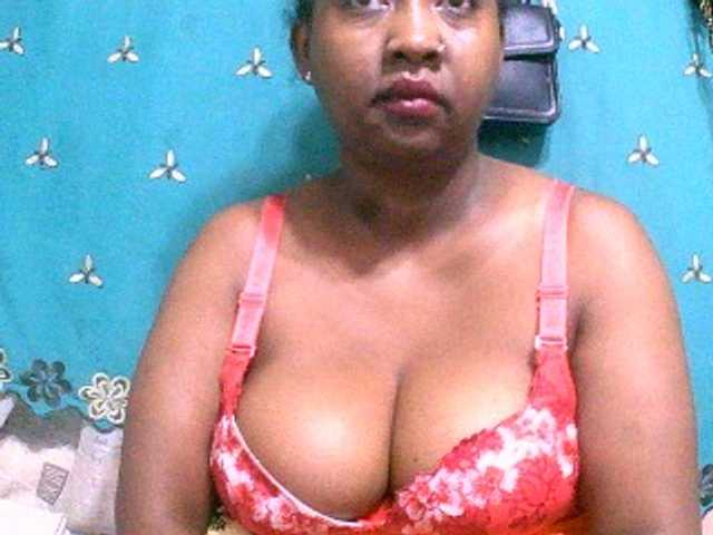 Sylivinaahh's BongaCams show and profile