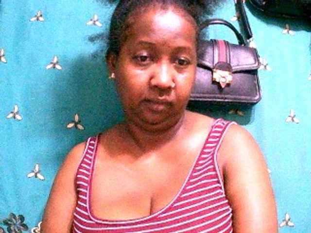 Sylivinaahh's BongaCams show and profile