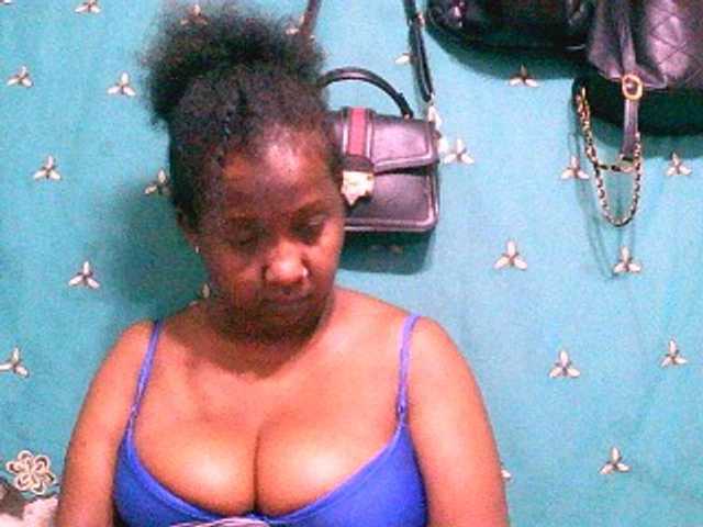 Sylivinaahh's BongaCams show and profile