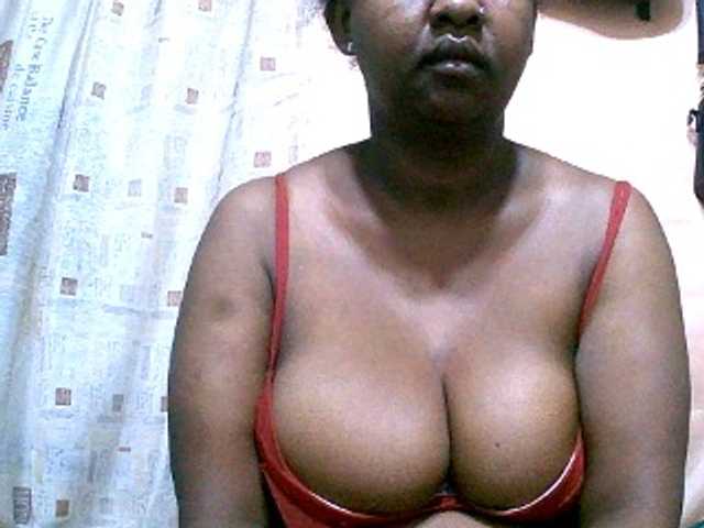 Sylivinaahh's BongaCams show and profile