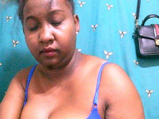 Sylivinaahh's BongaCams show and profile