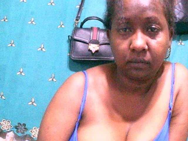 Sylivinaahh's BongaCams show and profile